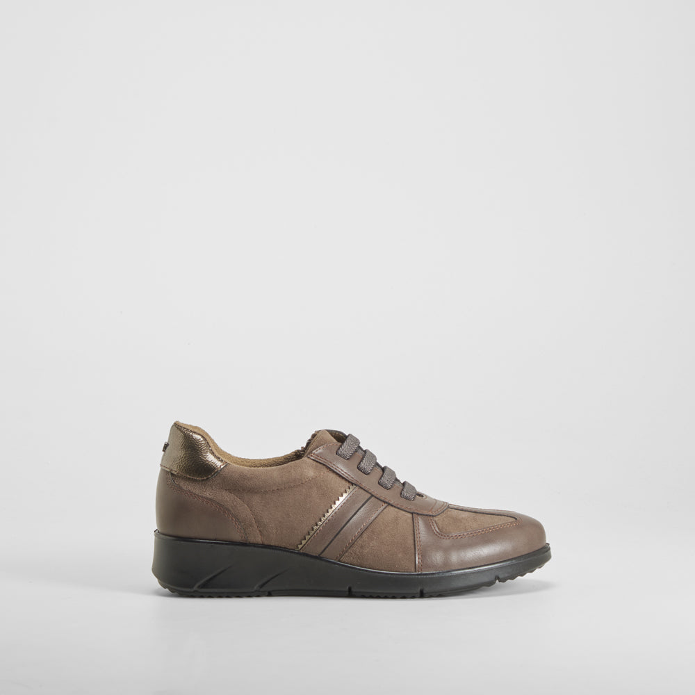 Zapato cuña elásticos marrón COMFEET