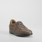 Zapato cuña elásticos marrón COMFEET