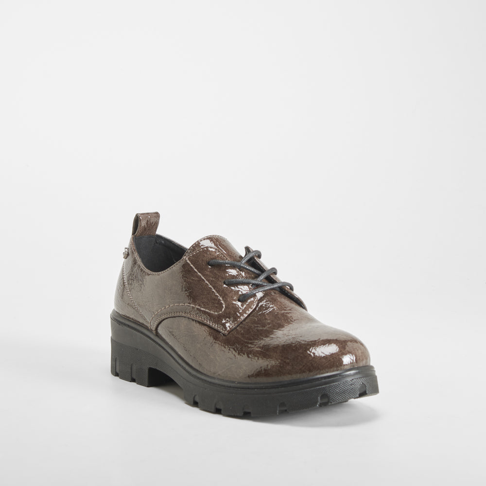 Zapato blucher charol marrón COMFEET