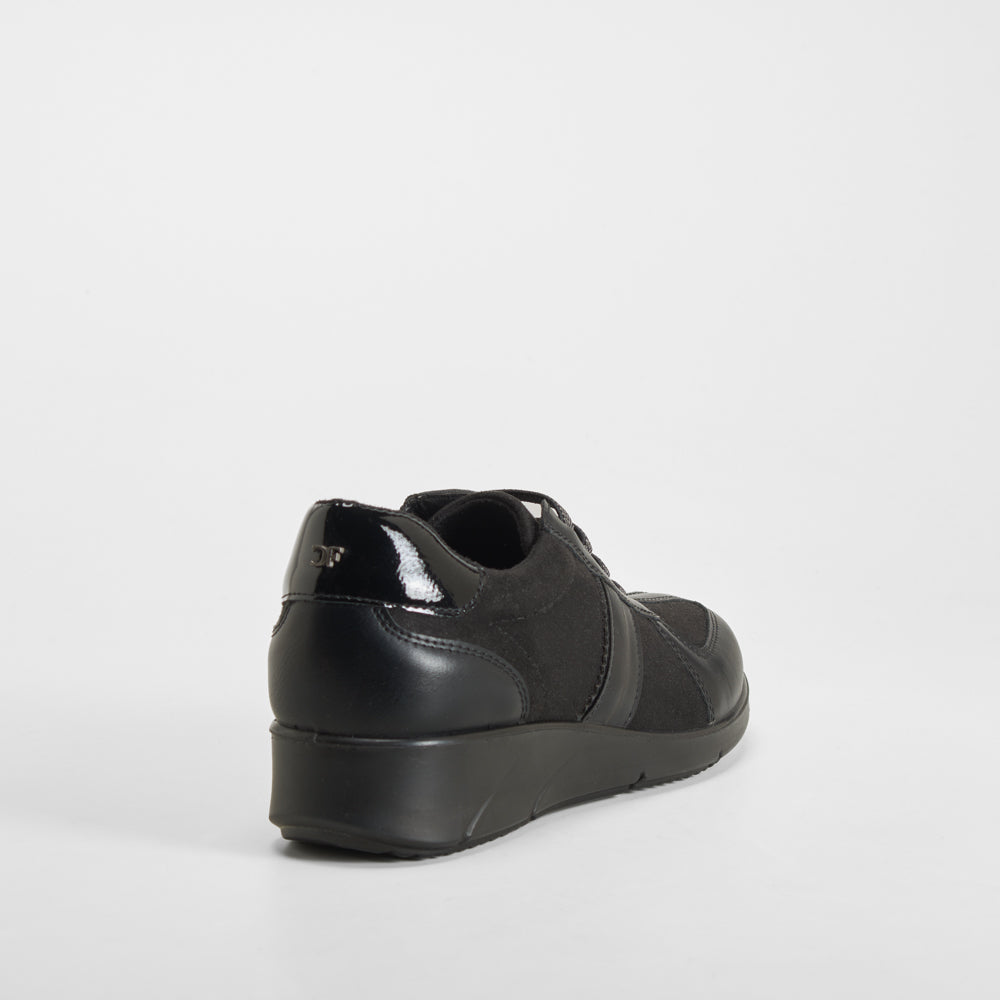 Zapato cuña elásticos negro COMFEET