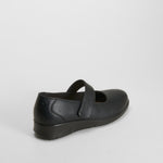Zapato merceditas con pulsera negro COMFEET