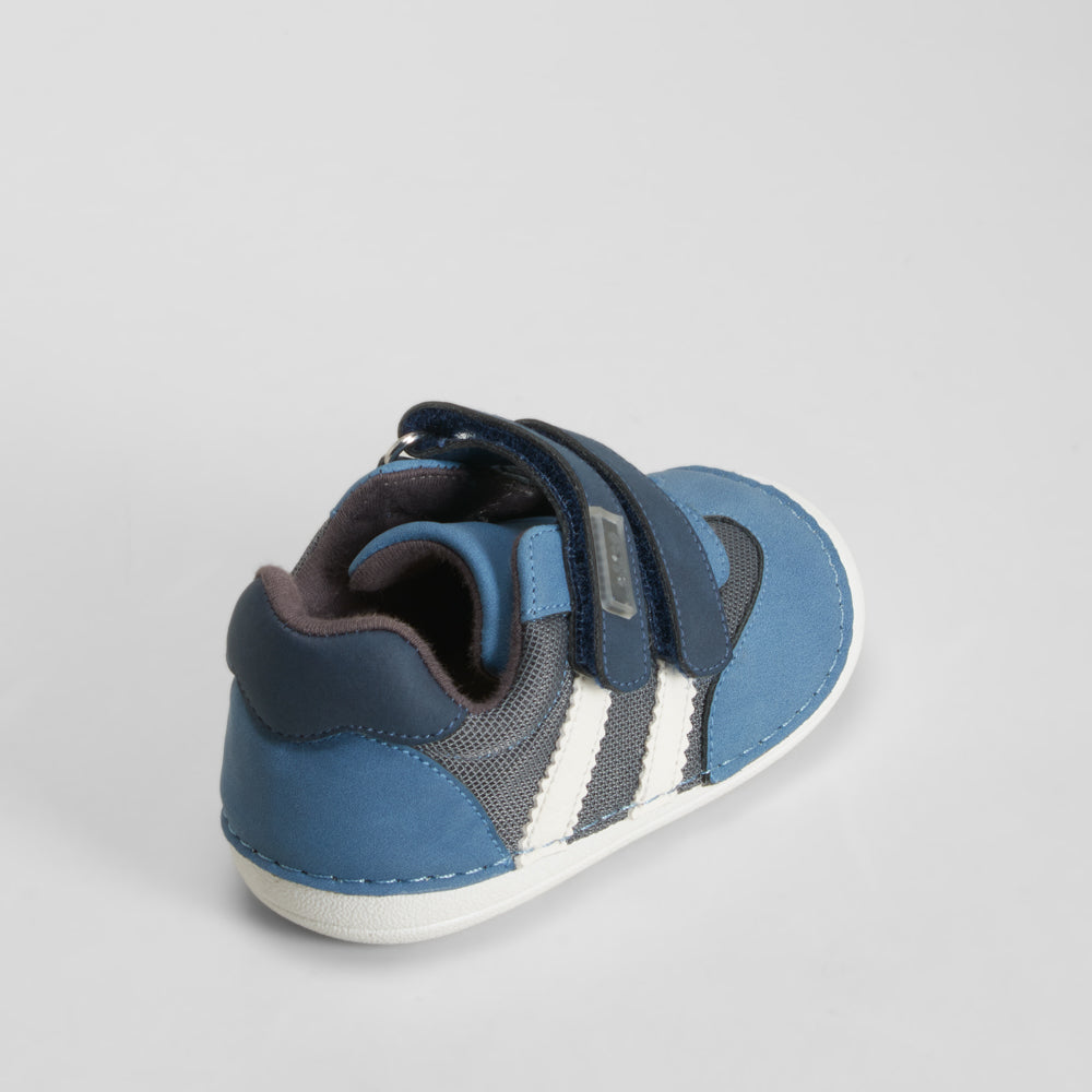 Zapatilla deportiva azul bebé COMFEET