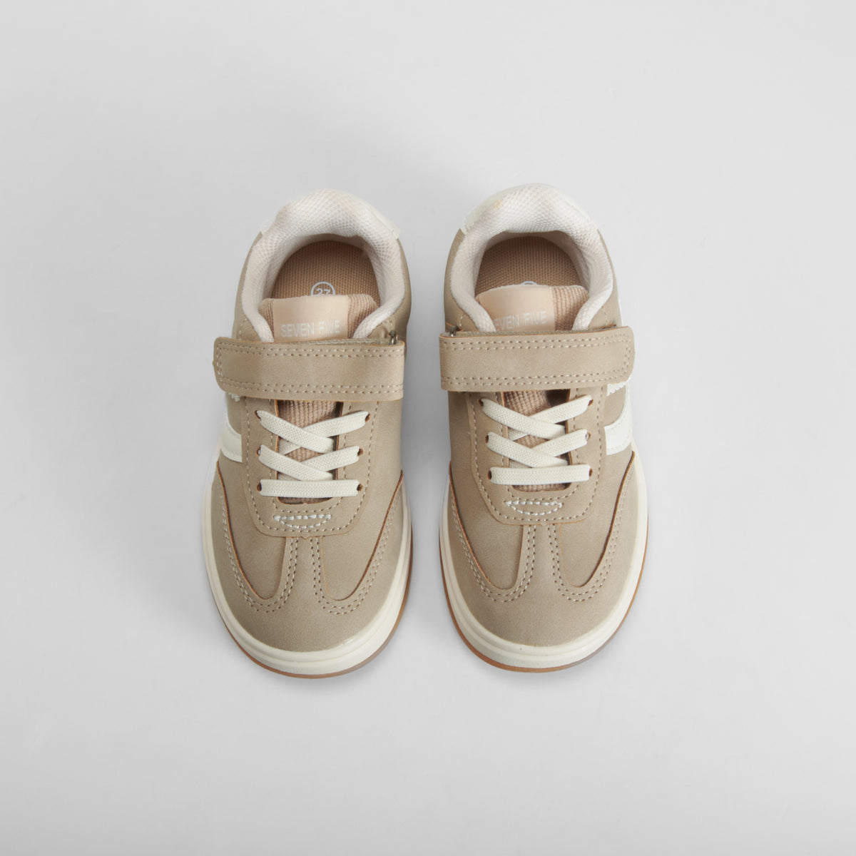 Zapatilla tenis velcro beige SEVEN FIVE