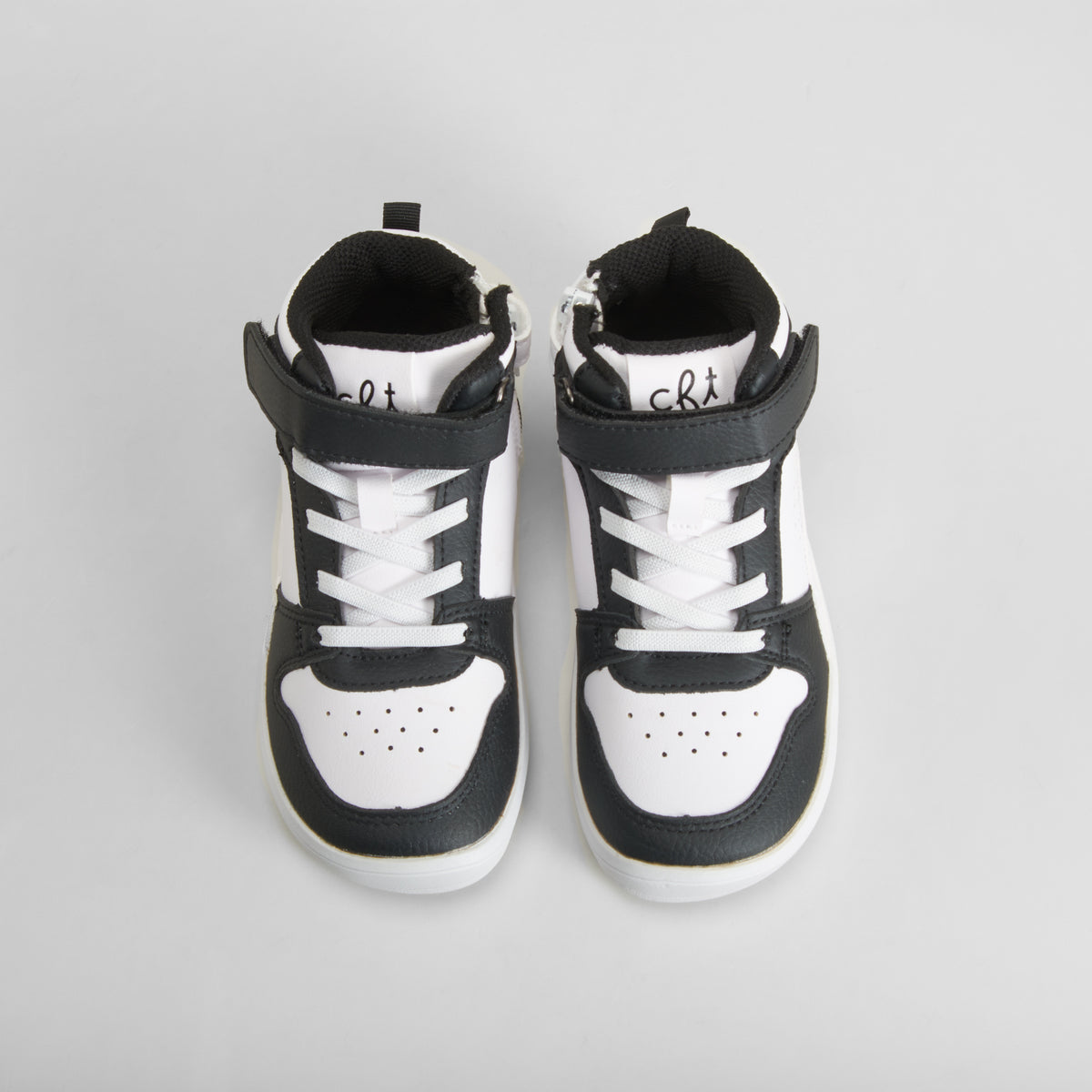 Zapatilla alta barefoot blanca y negra COMFEET