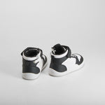 Zapatilla alta barefoot blanca y negra COMFEET