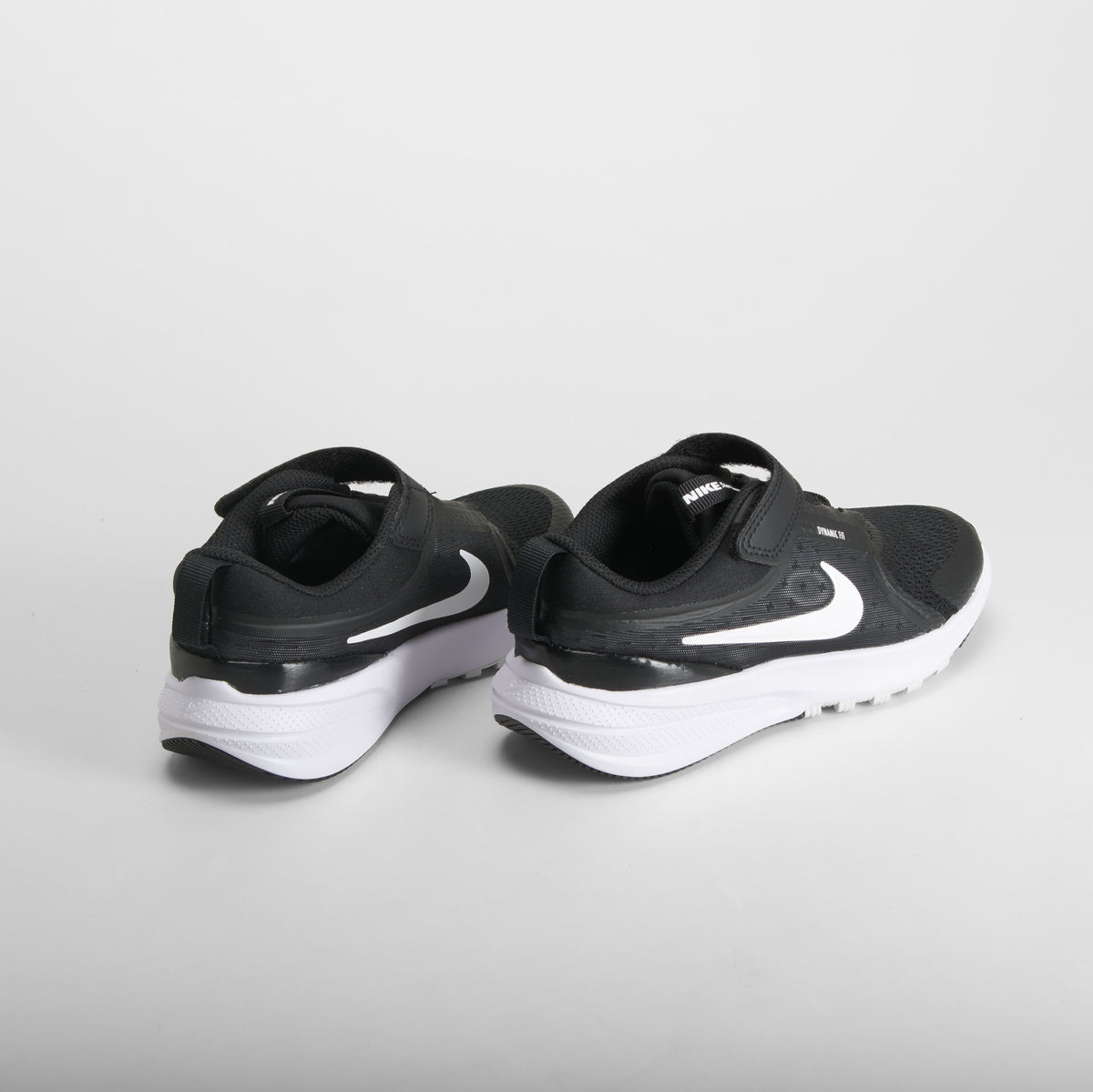 Zapatilla Star Runner negra NIKE