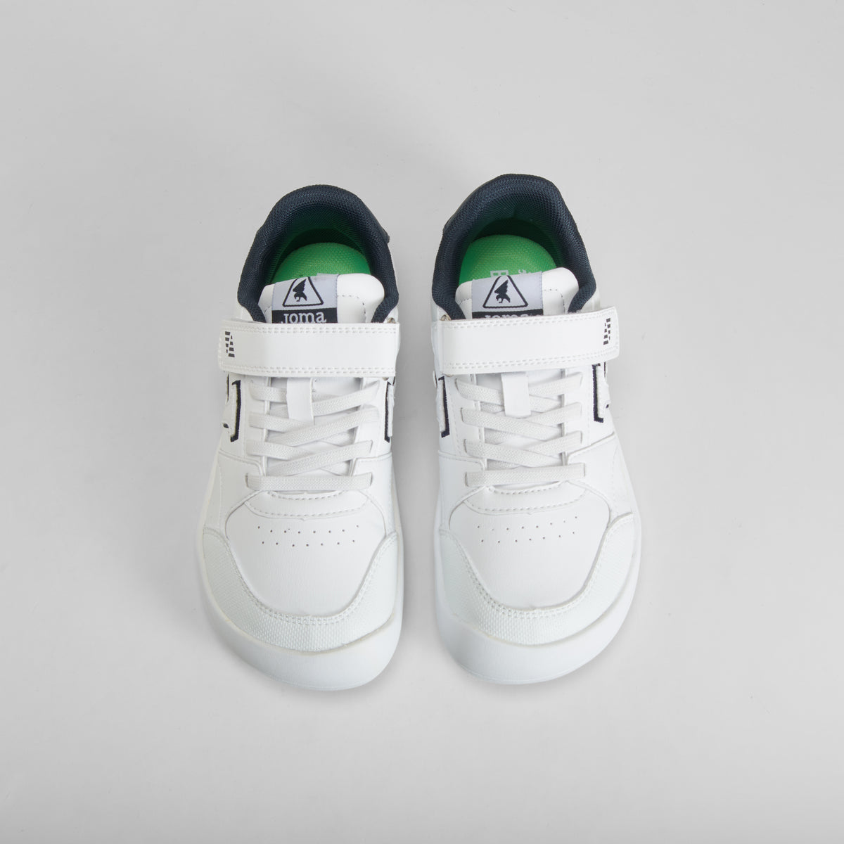 Zapatilla Academy JR barefoot 2603 blanca JOMA