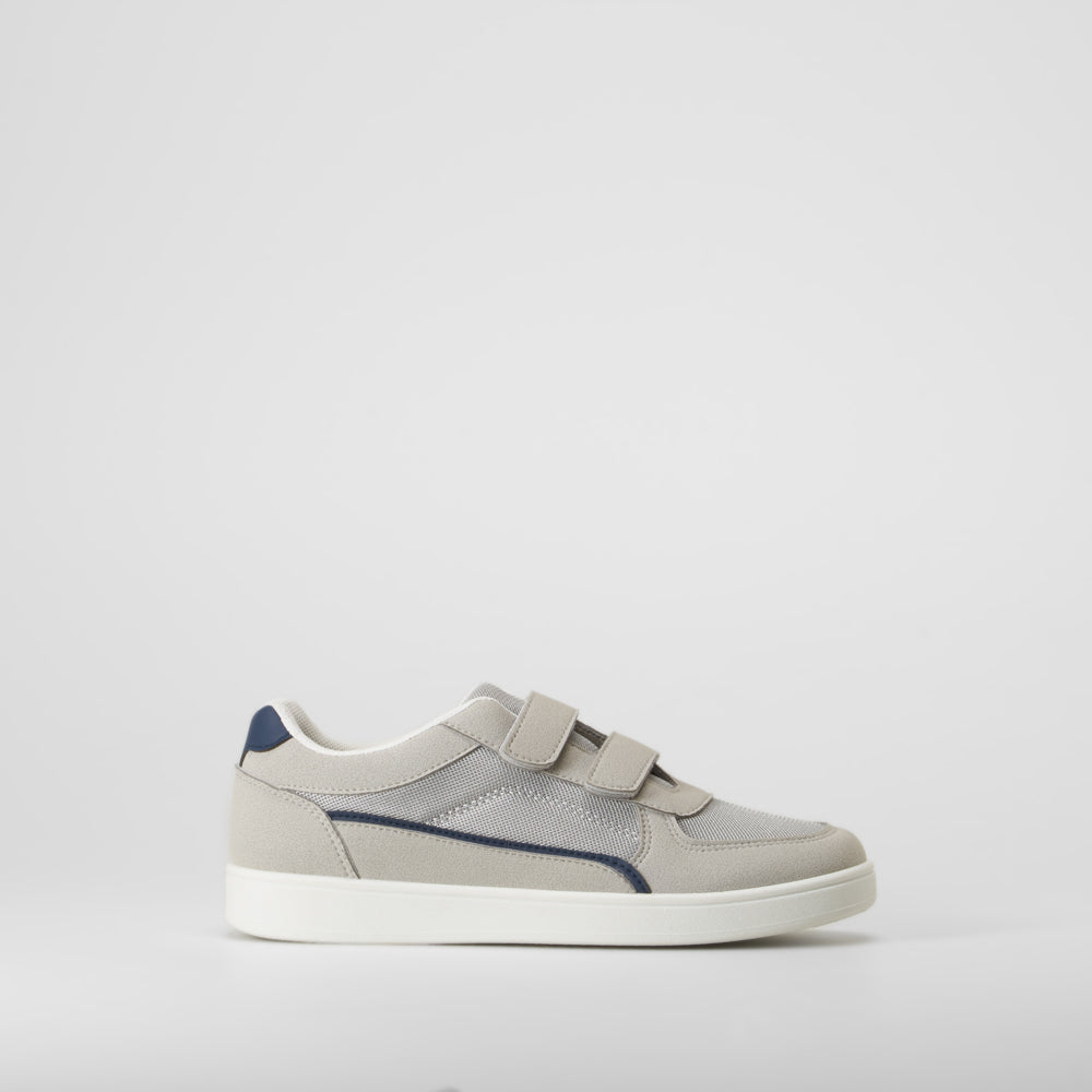 Zapatilla casual gris cierre velcro SEVEN FIVE