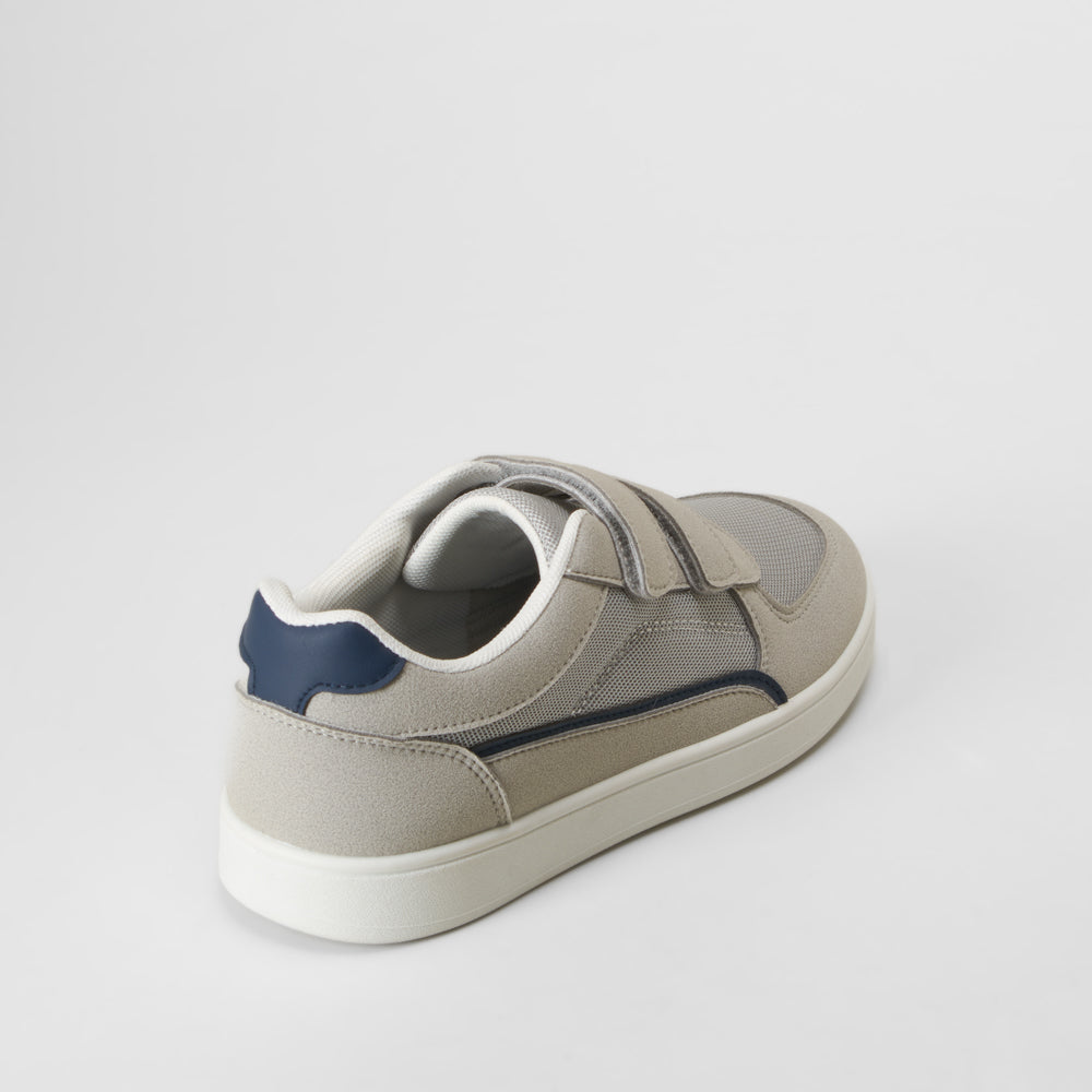 Zapatilla casual gris cierre velcro SEVEN FIVE