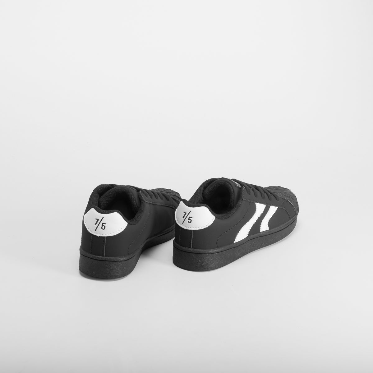 Zapatilla casual cordones negra SEVEN FIVE