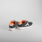Zapatilla casual negra y naranja SEVEN FIVE