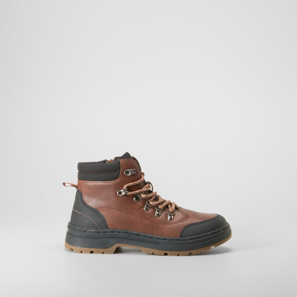 Bota trekking alta resistente marrón SEVEN FIVE