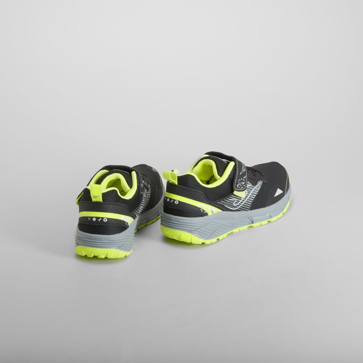 Zapatilla deportiva Tundra JR 2601 negro JOMA