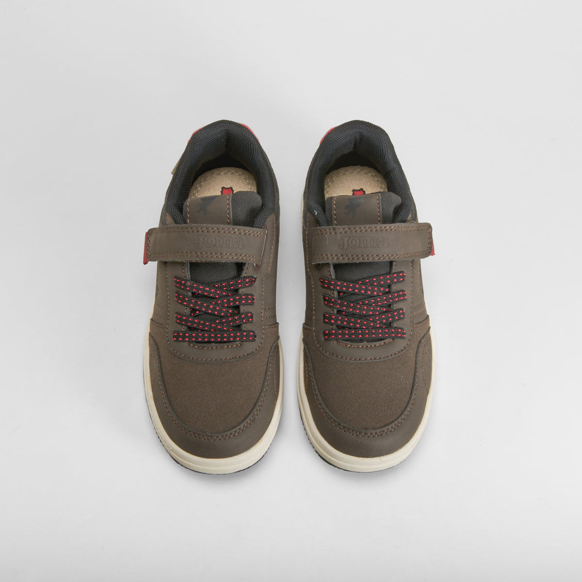 Zapatilla deportiva marrón JOMA