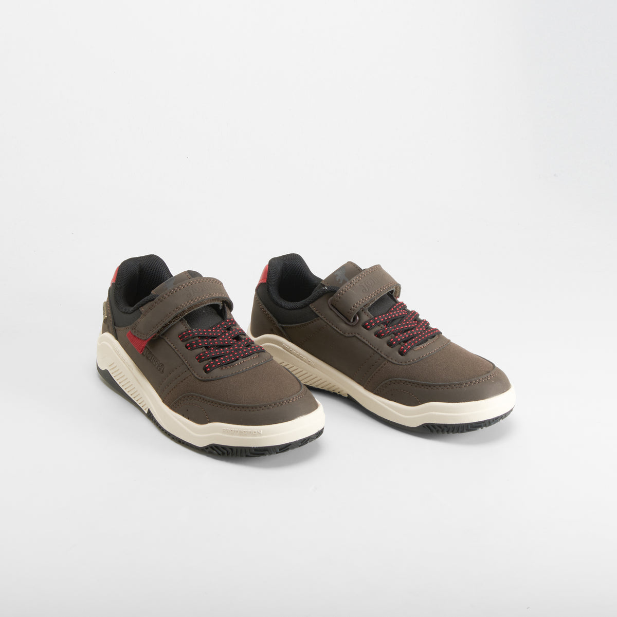 Zapatilla deportiva marrón JOMA