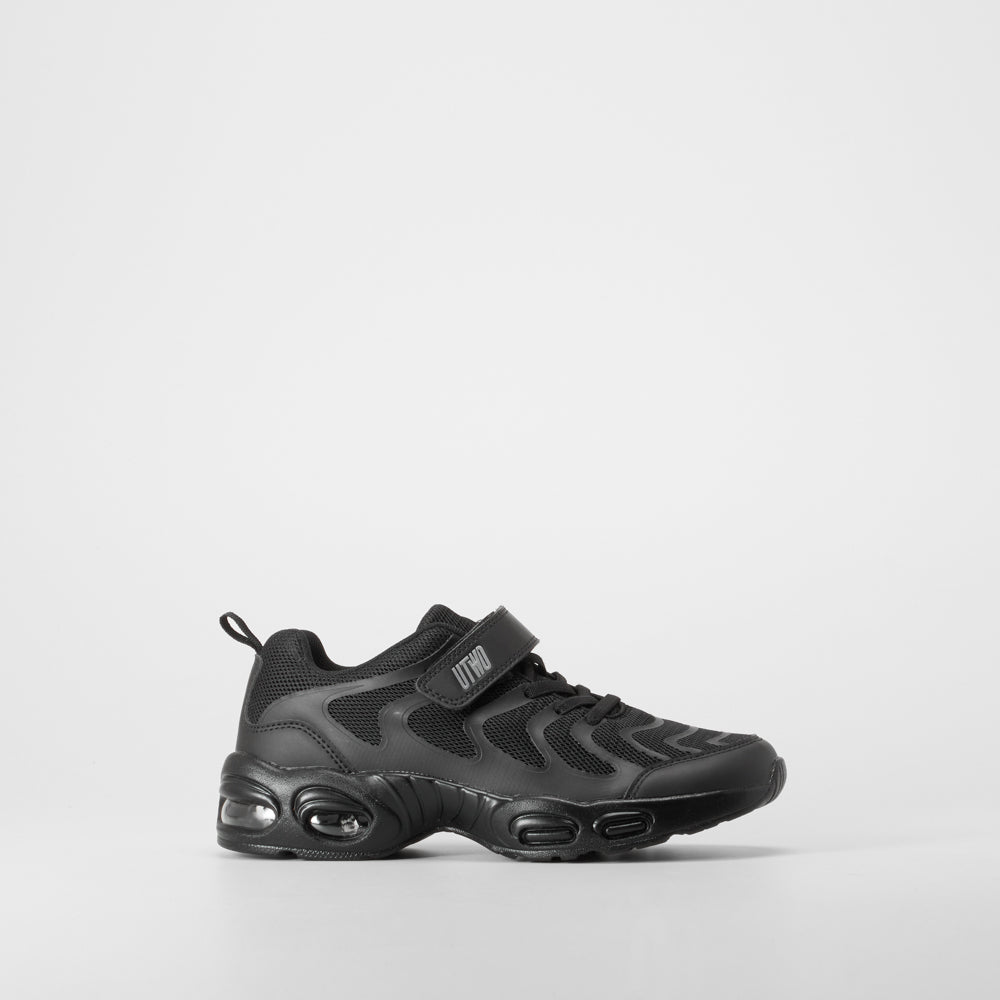Zapatilla deportiva negra moderna UTWO