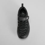 Zapatilla deportiva negra moderna UTWO