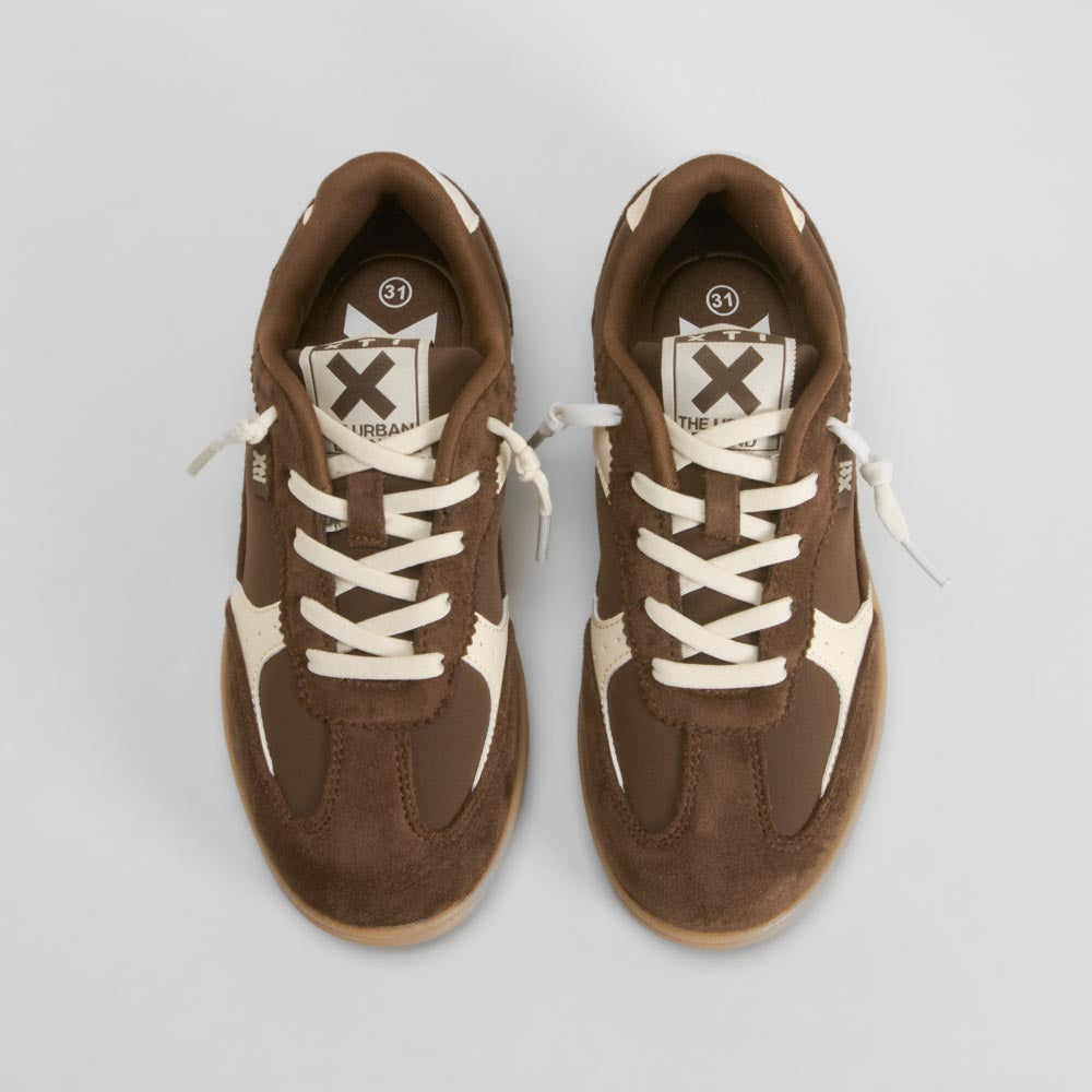 Zapatilla retro marrón XTI