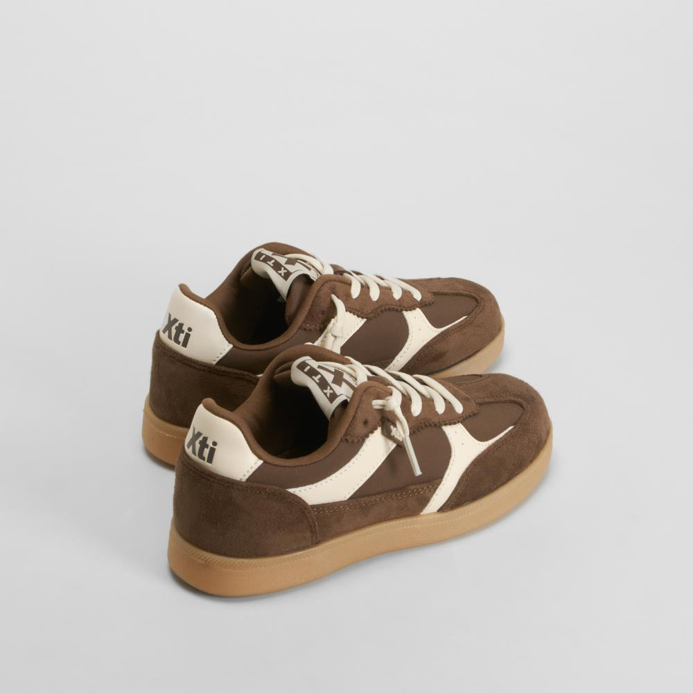 Zapatilla retro marrón XTI