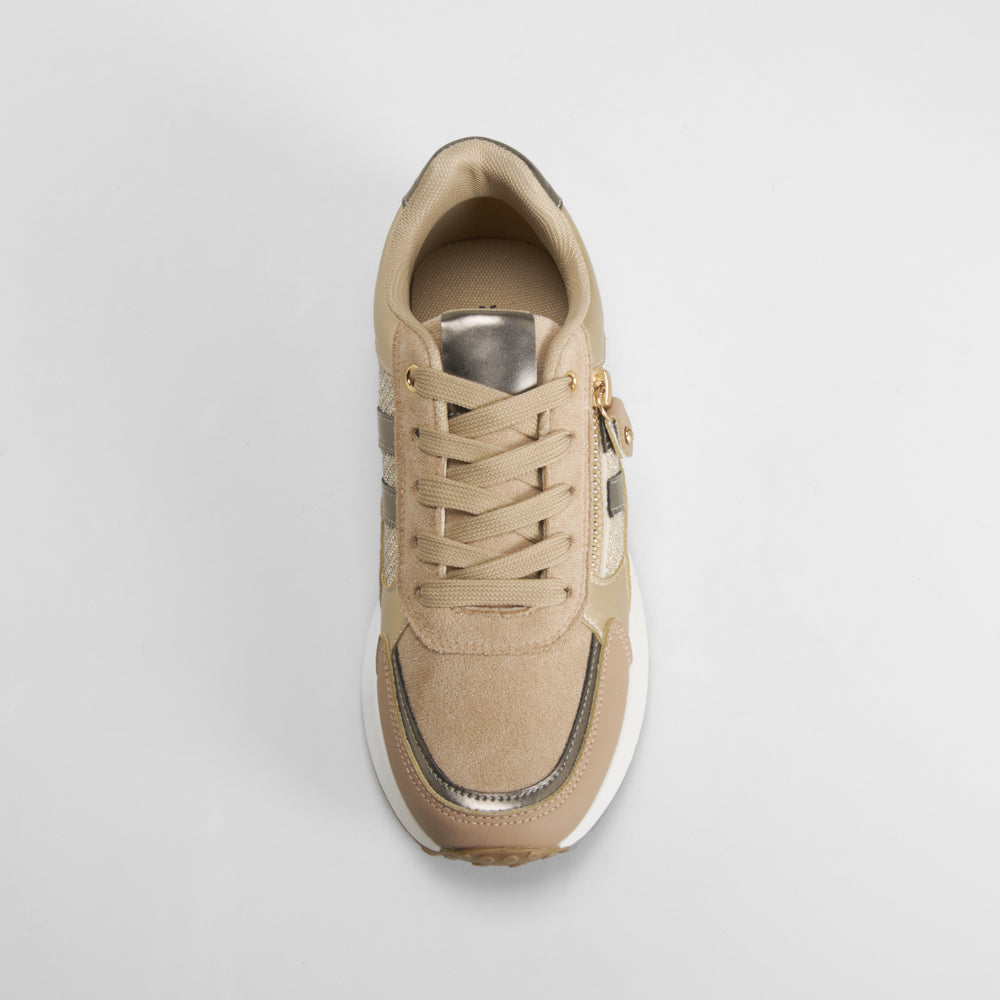 Retrorunning con detalles metálicos beige OH GIRL!