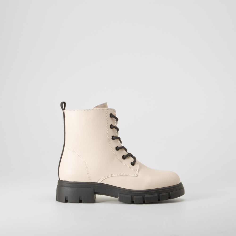 Bota militar acordonada blanca OH GIRL!