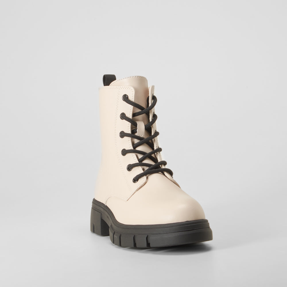 Bota militar acordonada blanca OH GIRL!