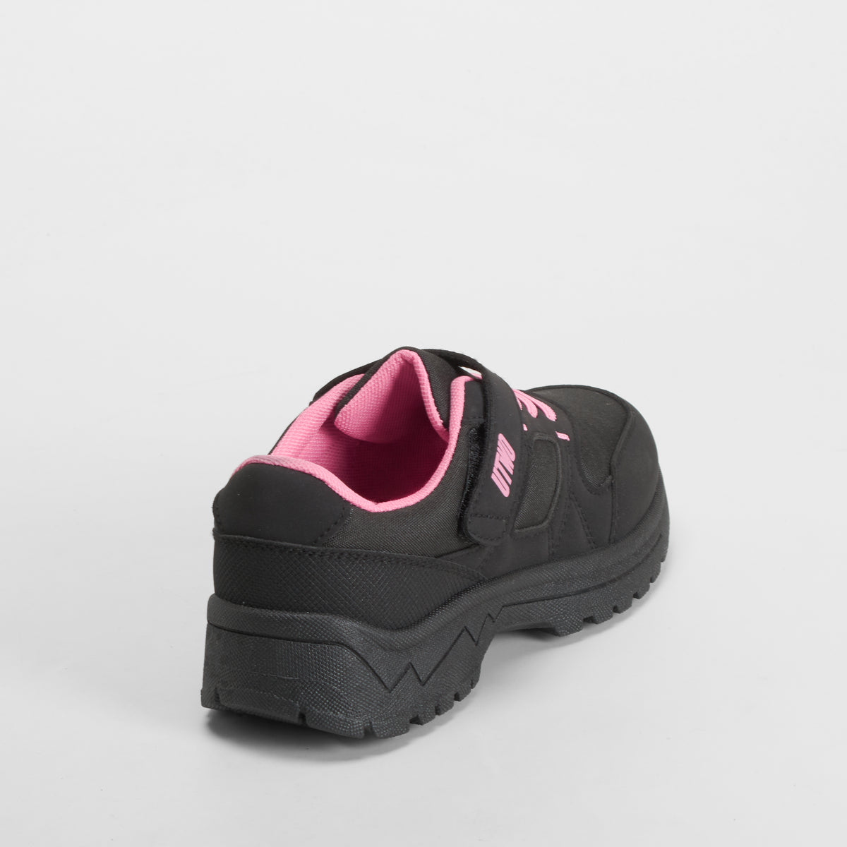 Zapatilla deportiva trekking negro UTWO