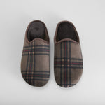 Zapatilla de casa cuadros marrón COMFEET