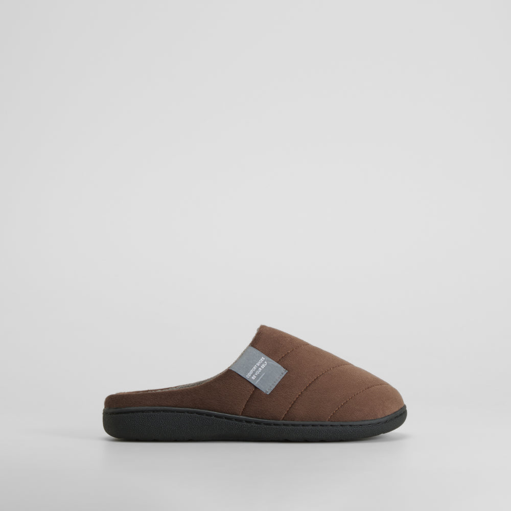 Zapatilla de casa básica marrón OLYNE