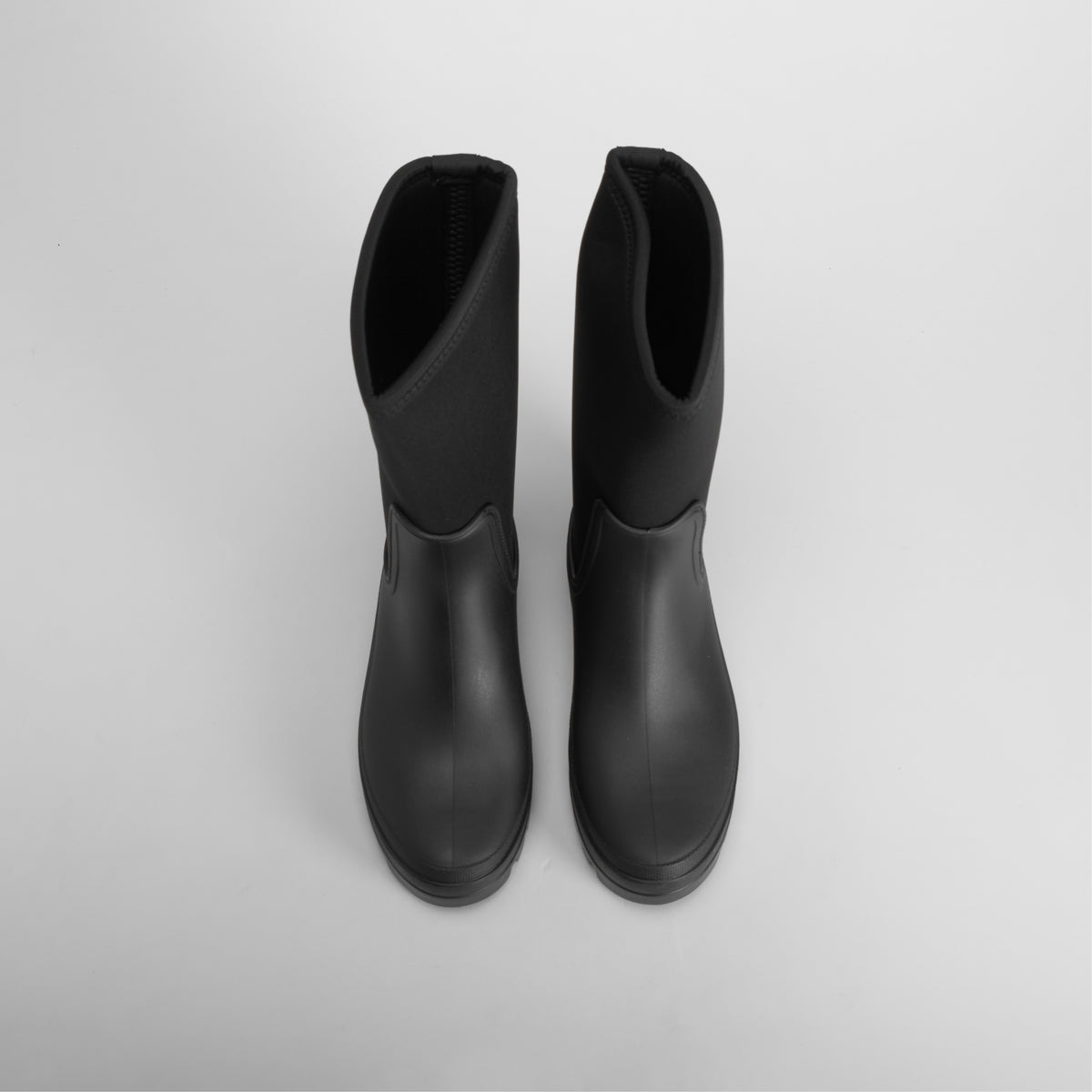 Bota chelsea track negra NYC