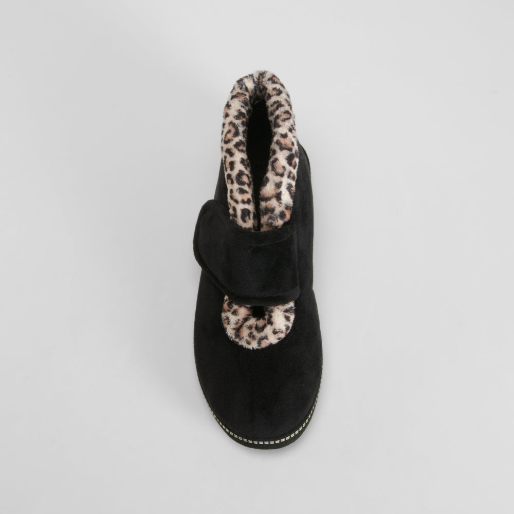Zapatilla de casa acolchada leopardo negra COMFEET