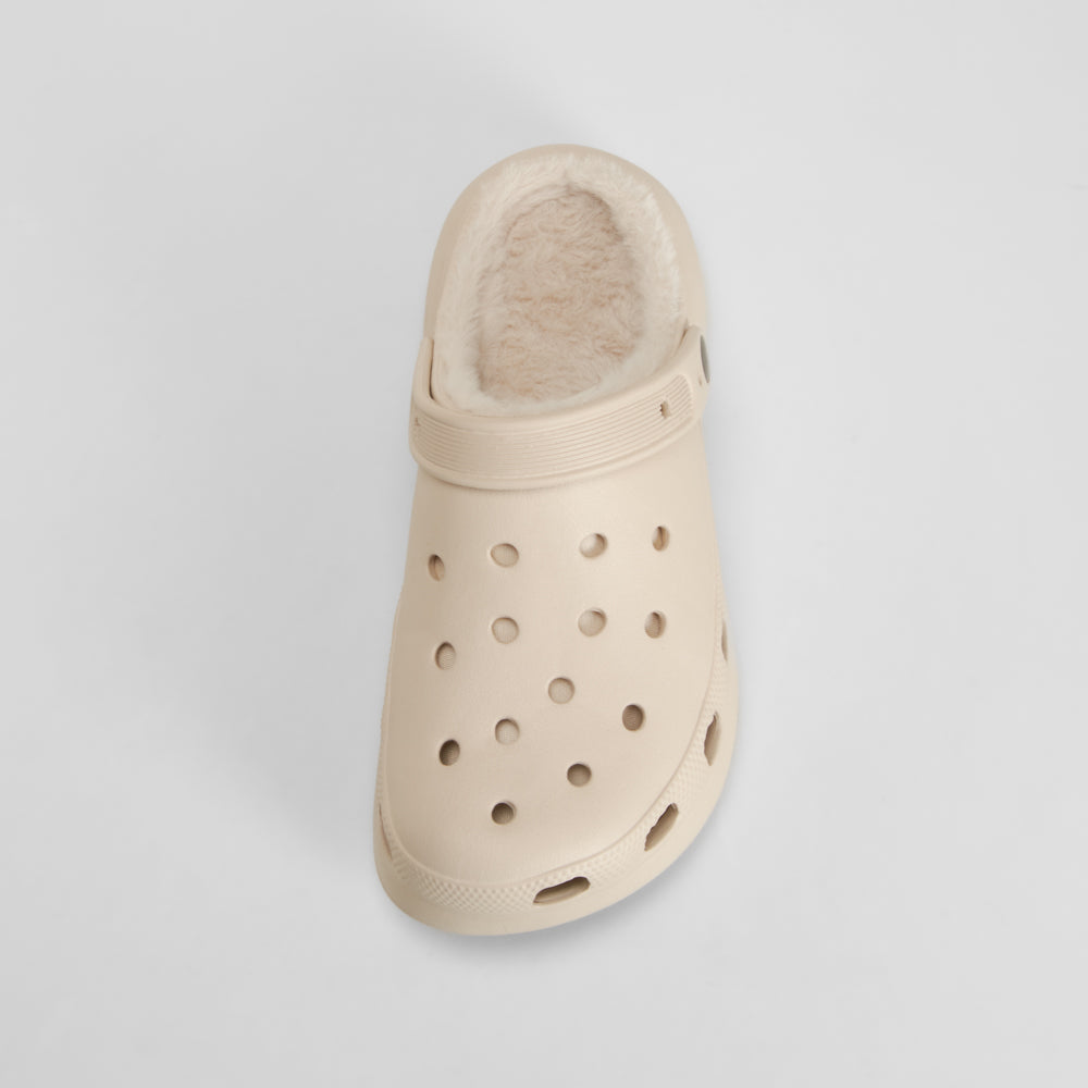 Zueco con forro suave beige NYC