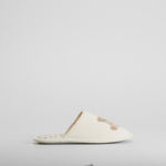 Zapatilla de casa oso bordado blanca OLYNE