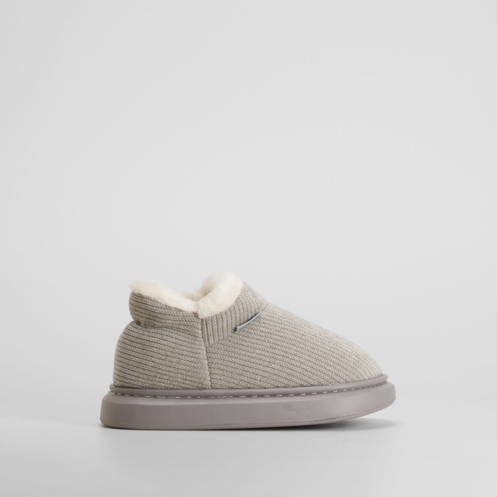 Zapatilla de casa botín punto gris OLYNE