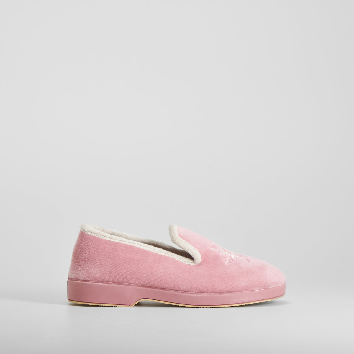 Zapatilla casa cerrada estrella bordada rosa OLYNE