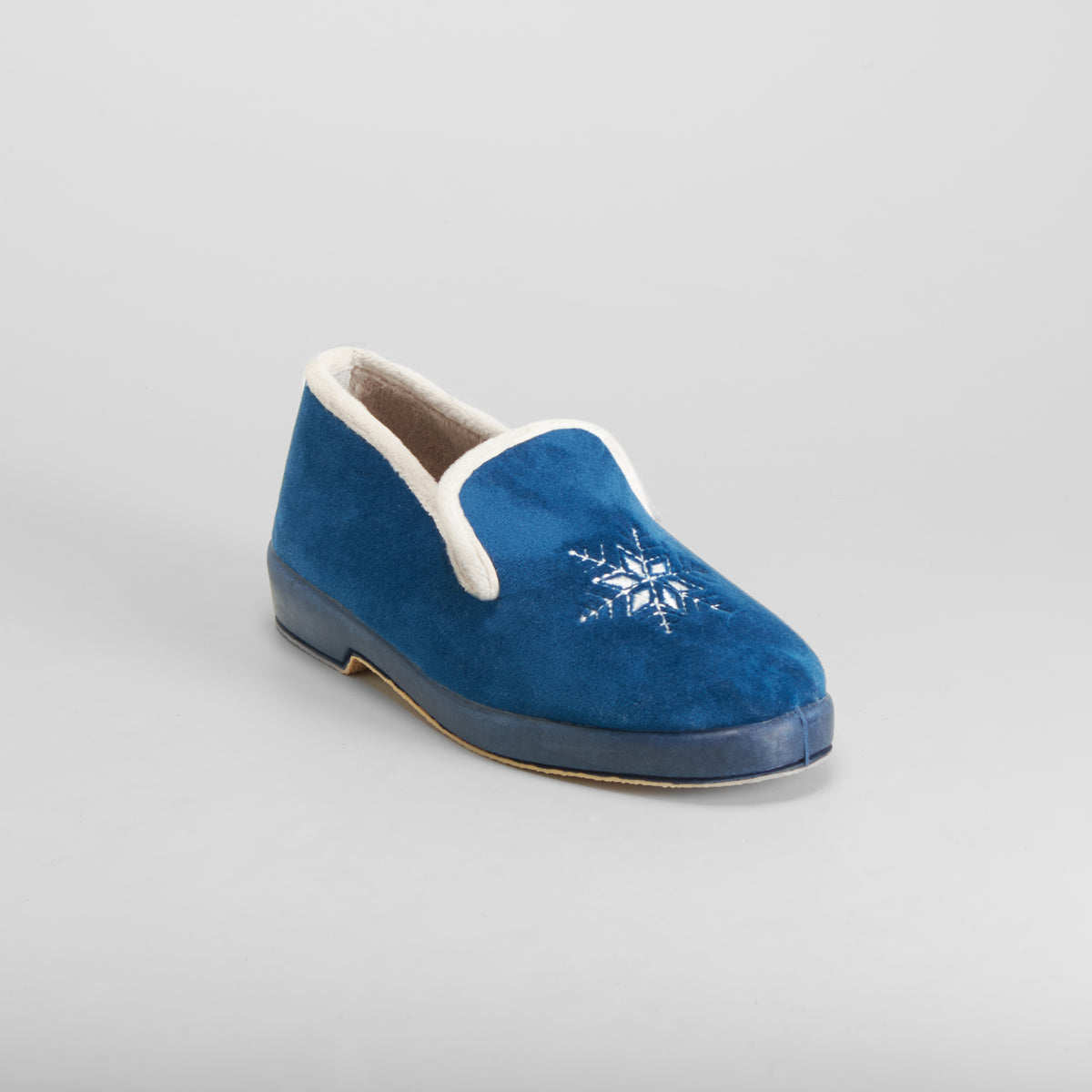 Zapatilla casa cerrada estrella bordada azul OLYNE