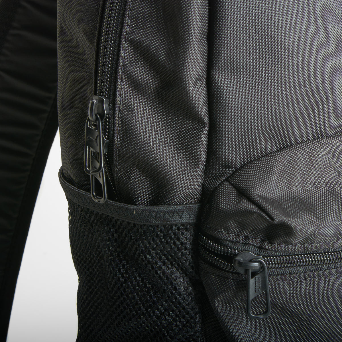 Mochila negra logo blanco PUMA