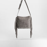 Bolso cruzado con flecos y estrellas gris NYC