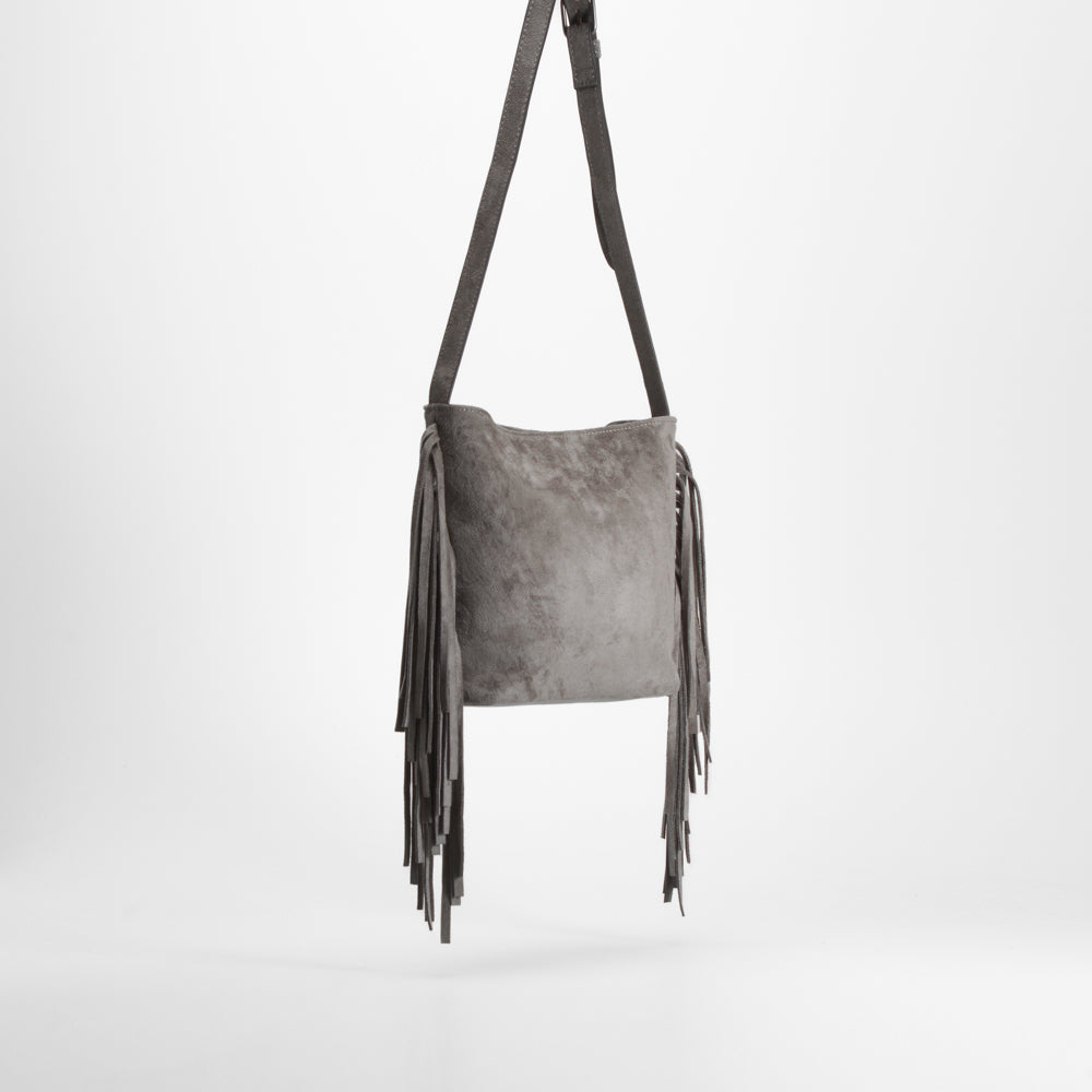Bolso cruzado con flecos y estrellas gris NYC