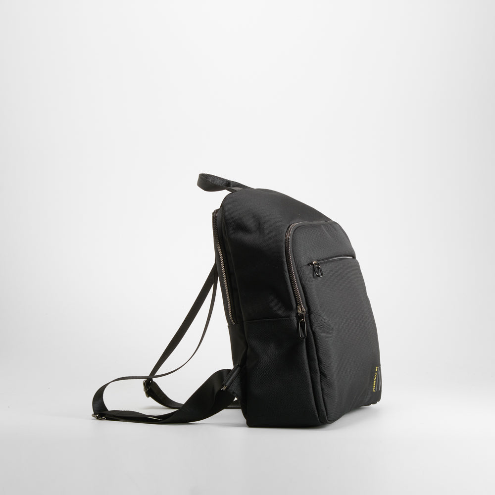 Mochila urbana color negro NYC