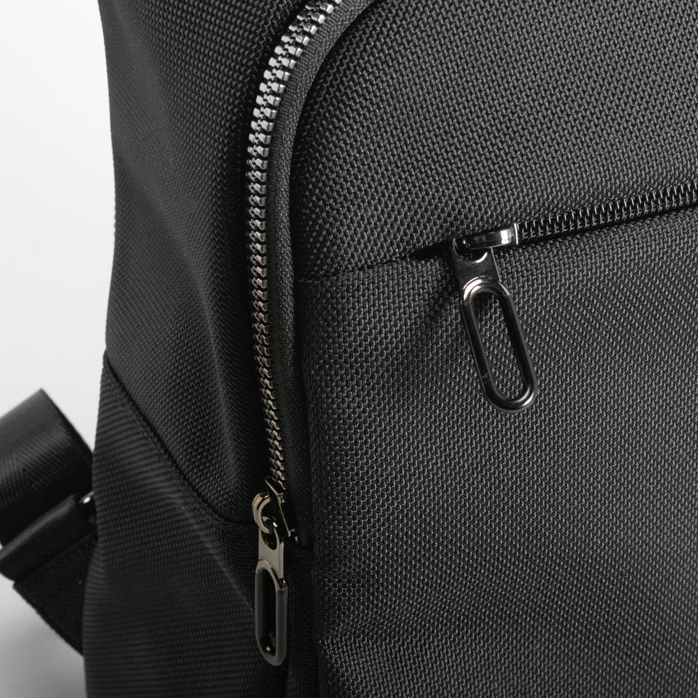 Mochila urbana color negro NYC