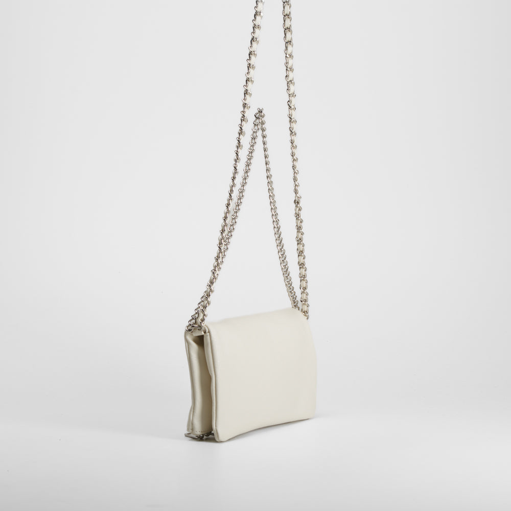 Bolso cadena diseño perforado blanco PICCOLA PIU