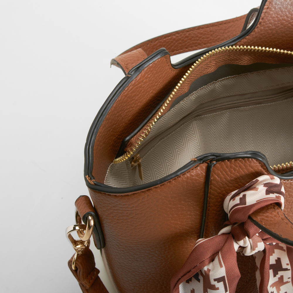 Bolso bandolera con pañuelo marrón PICCOLA PIU