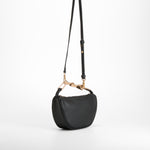 Bolso bandolera asa dorada negro Piccola Piu