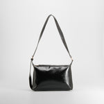 Bolso bandolera acabado brillo negro PICCOLA PIU