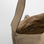 Bolso bandolera efecto ante beige PICCOLA PIU