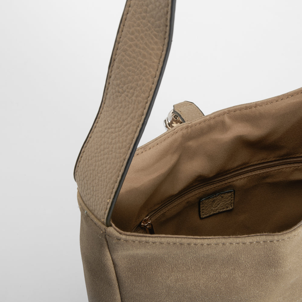 Bolso bandolera efecto ante beige PICCOLA PIU