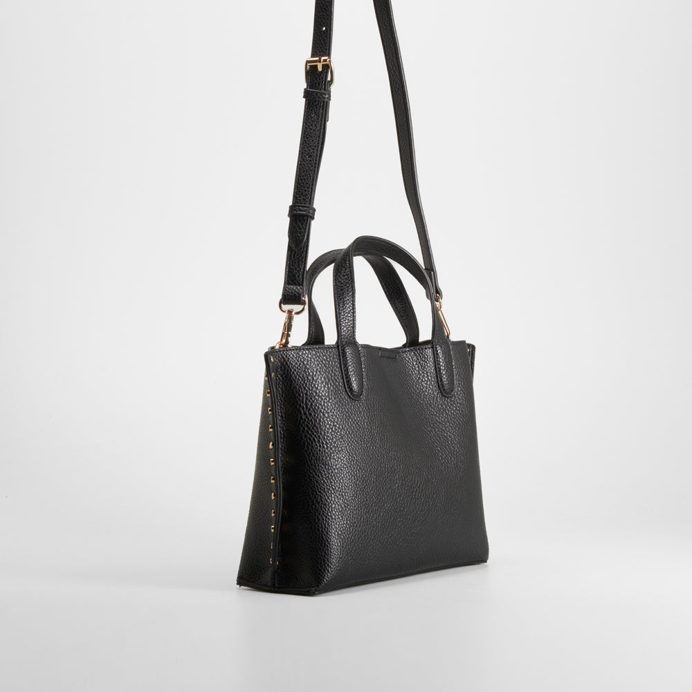 Bolso negro asas tachas doradas PICCOLA PIU