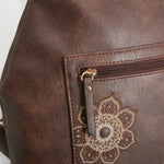 Bolso backpack marrón bordado floral SENDA ROAD