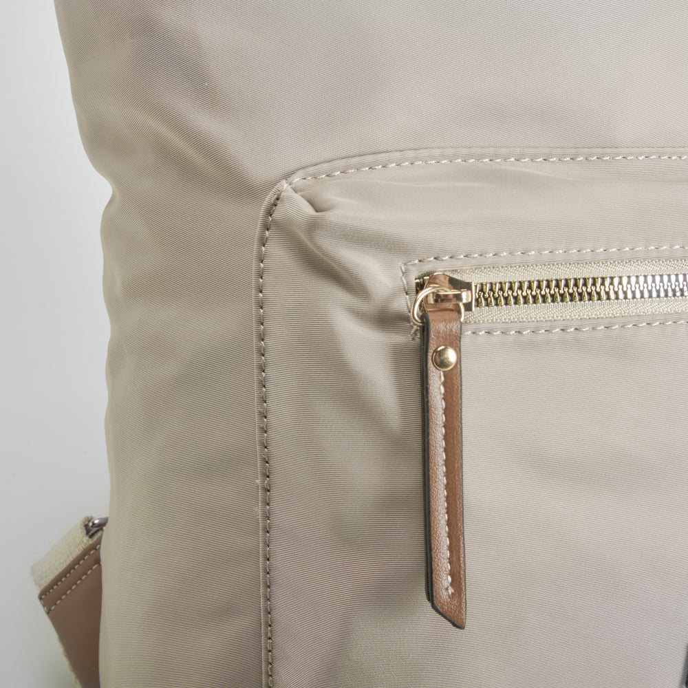 Mochila nylon bolsillo frontal beige SENDA ROAD